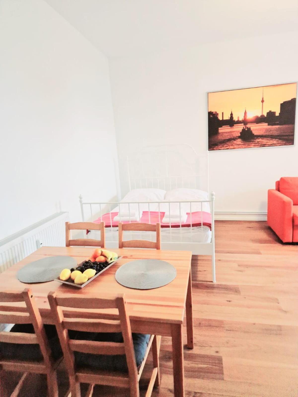 City Studio Apartment For 4, Near Sonnenallee 베를린 외부 사진