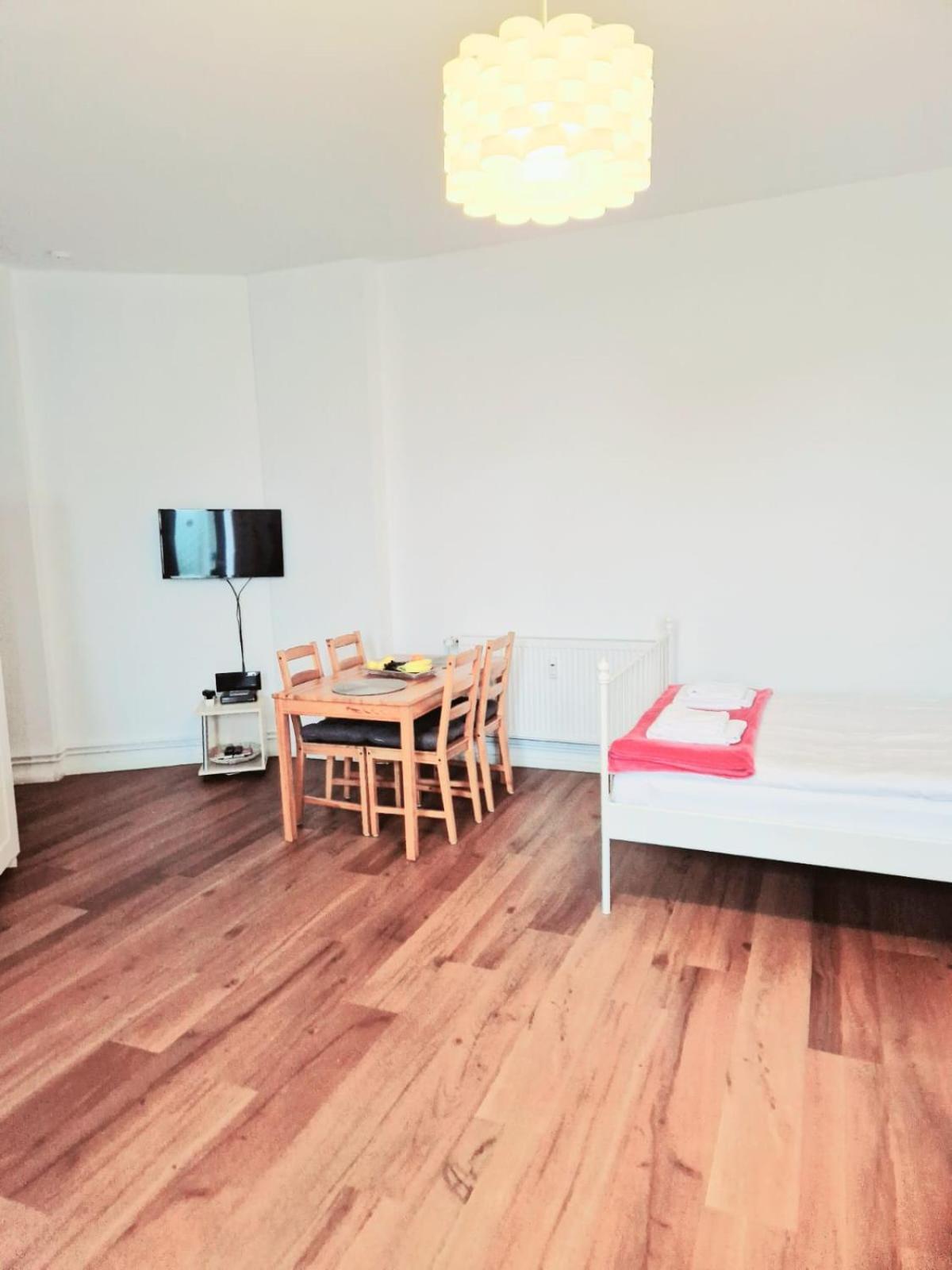 City Studio Apartment For 4, Near Sonnenallee 베를린 외부 사진